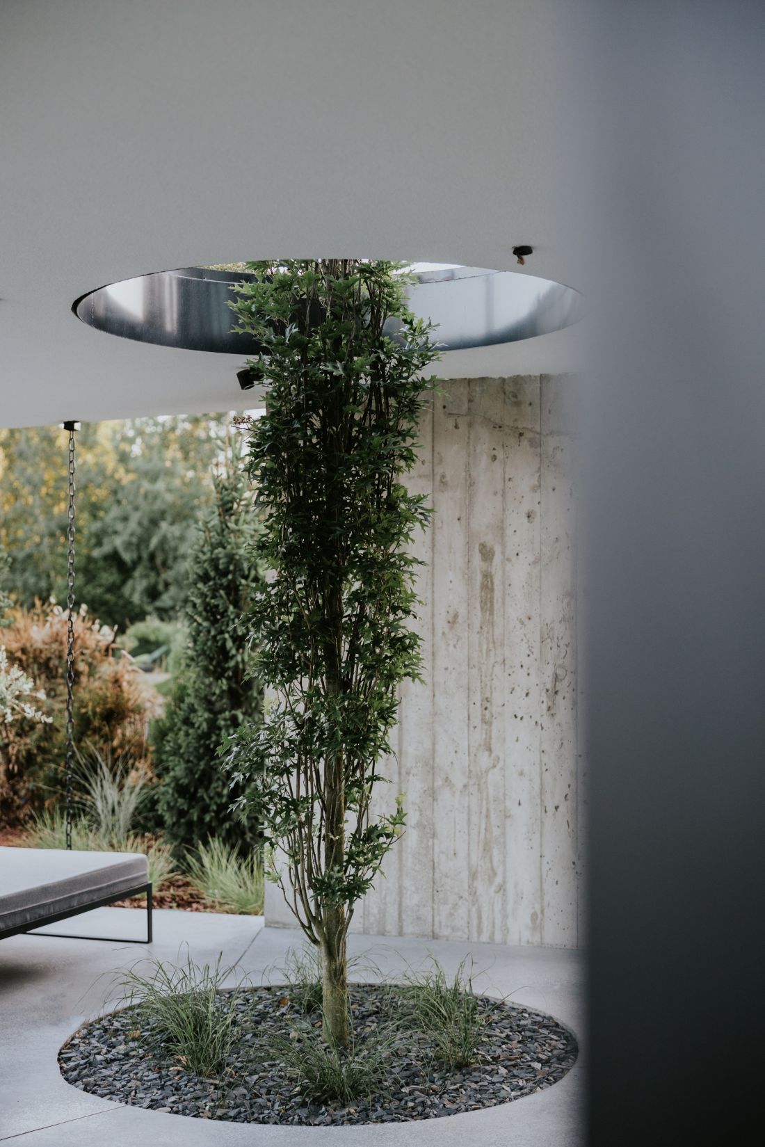 Otwory w płycie stropu inspirowane są projektami japońskiego architekta Tadao Andō