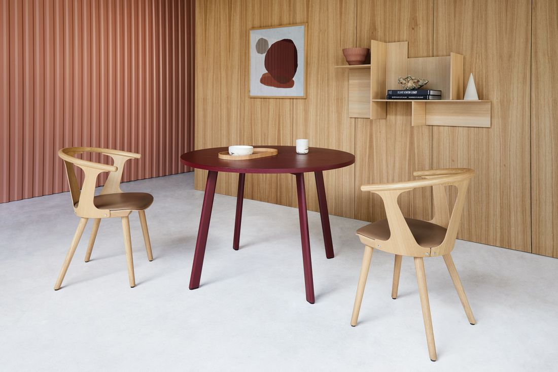 Stół Minimus i półki Crox, design: Piotr Kuchciński