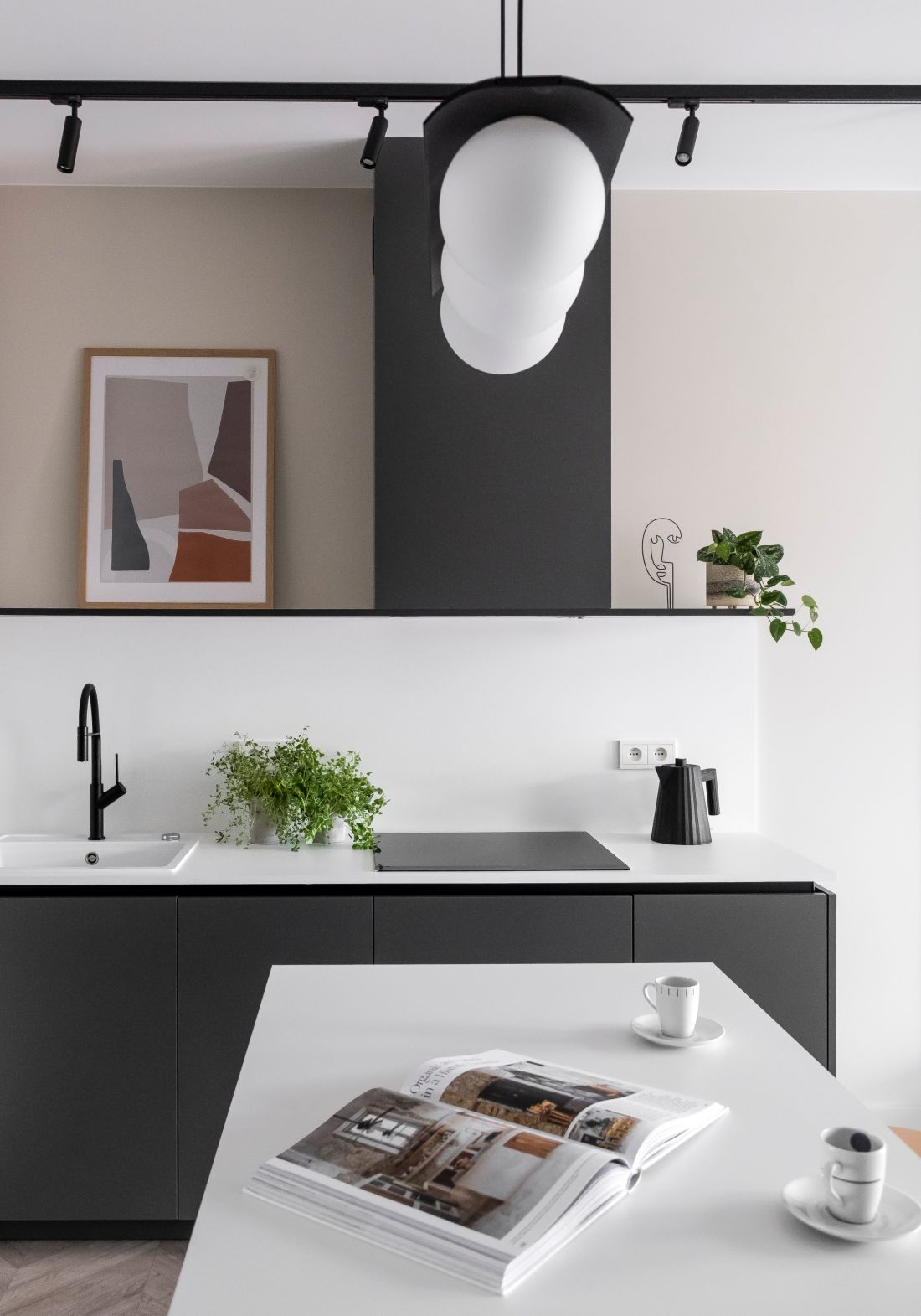 Architektka wybrała oprawy w kształcie kul