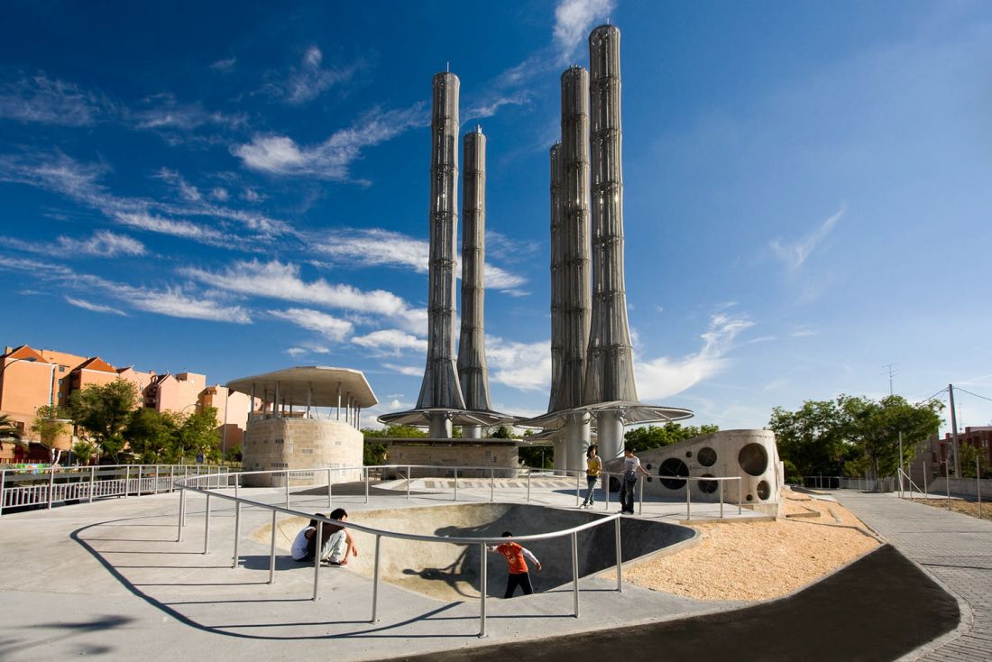 Ecochimeneas w Vallecas, w Mardycie, proj.: Soriano y Asociados