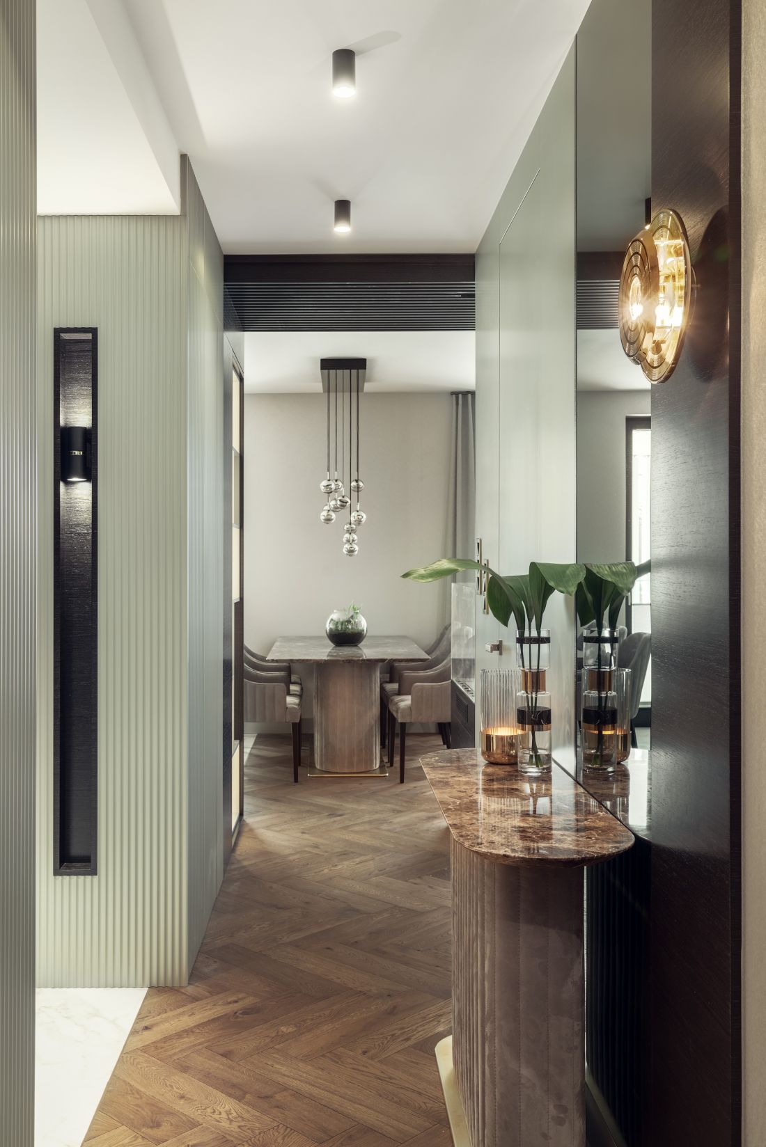 Mieszkanie zostało urządzone w stylu modern classic