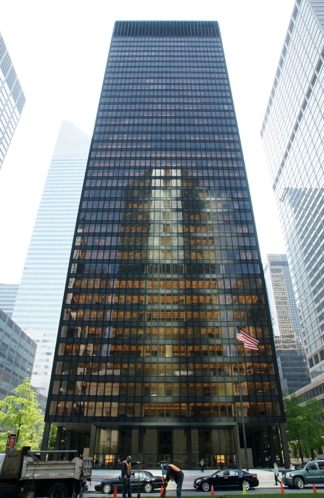 Seagram Building w Nowym Jorku, wieżowiec projektu Miesa van der Rohe
