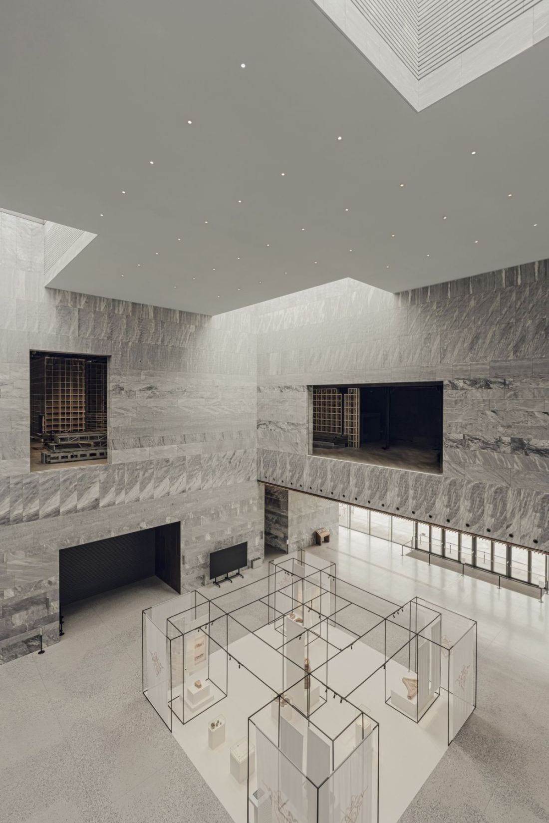 Projekt Muzeum Historii Polski w Warszawie. Sufit akustyczny Rockfon Mono Acoustic Architekt WXCA Wykonawca Transtolbud – Piekutowski Sp. z o.o