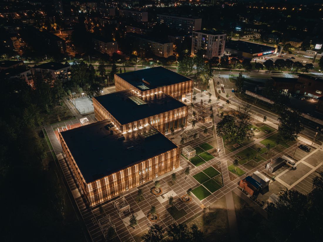 Widok z lotu ptaka na Pelgulinna State Secondary School, zaprojektowaną przez Arhitekt Must