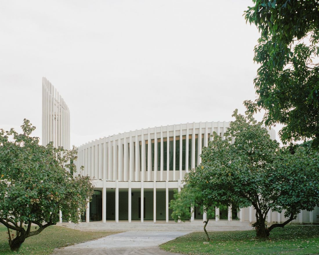 Sanktuarium de La Salle - widok od strony wejścia głównego
