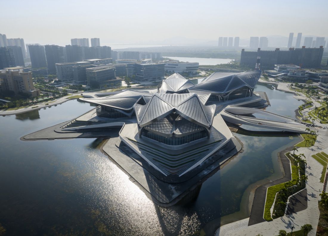 Centrum Sztuki w Zhuhai integruje trzy niezależne instytucje kulturalne