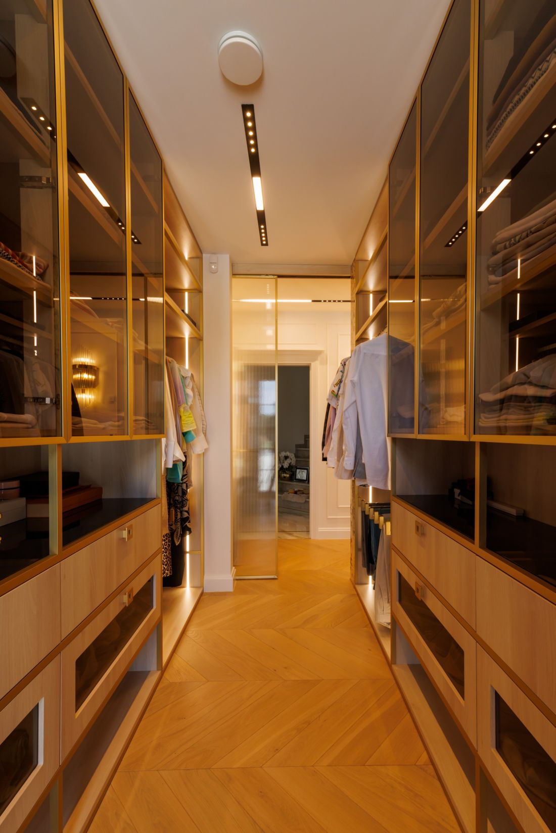 W skład master bedroom wchodzi także garderoba