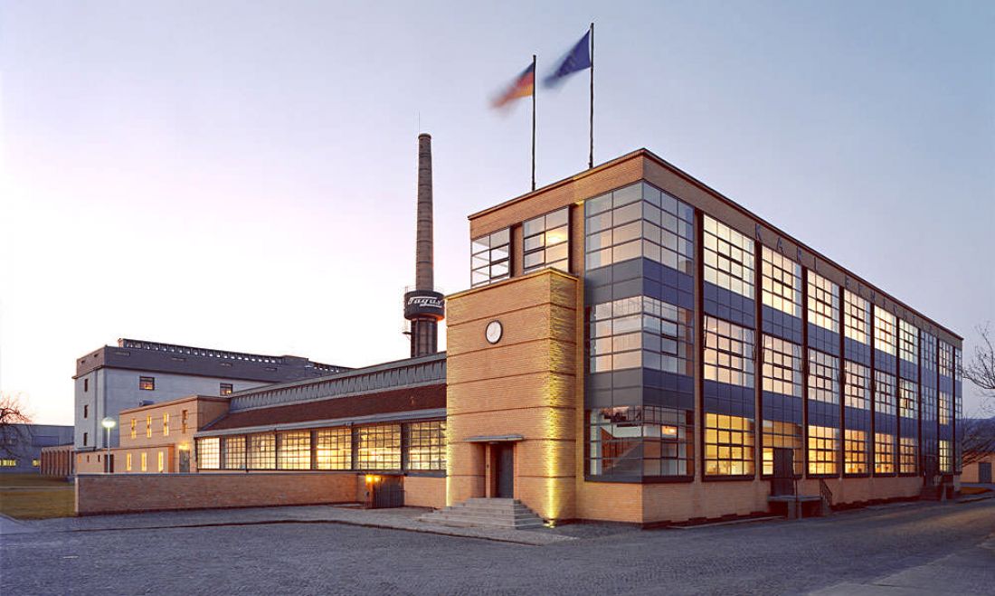 główny
budynek fabryki obuwia Fagus w Alfeld, nad którym pracowali Edward Werner, Walter Gropius i Adolf Meyer