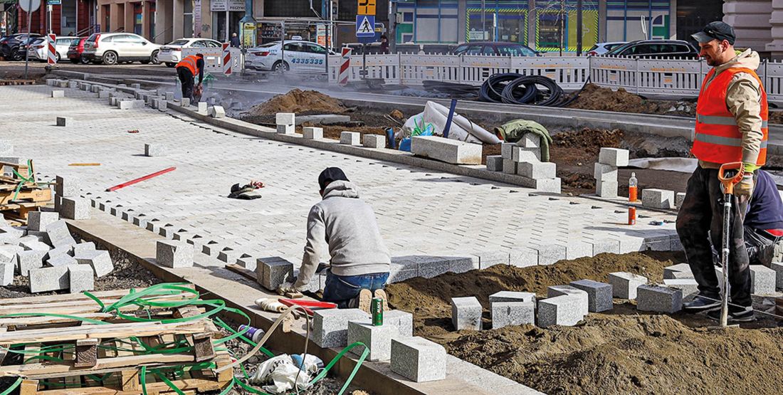 nowe pasy ruchu wykonane są z dużej granitowej kostki