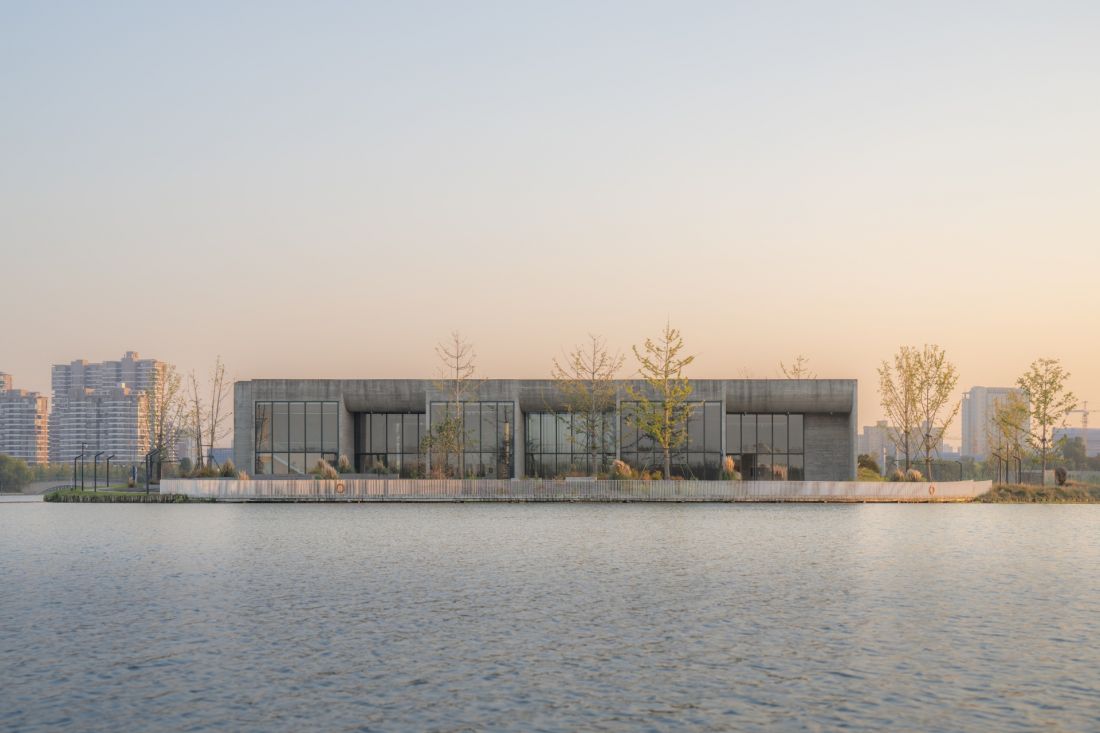 Galeria Ginkgo tworzy silną więź z krajobrazem i jeziorem