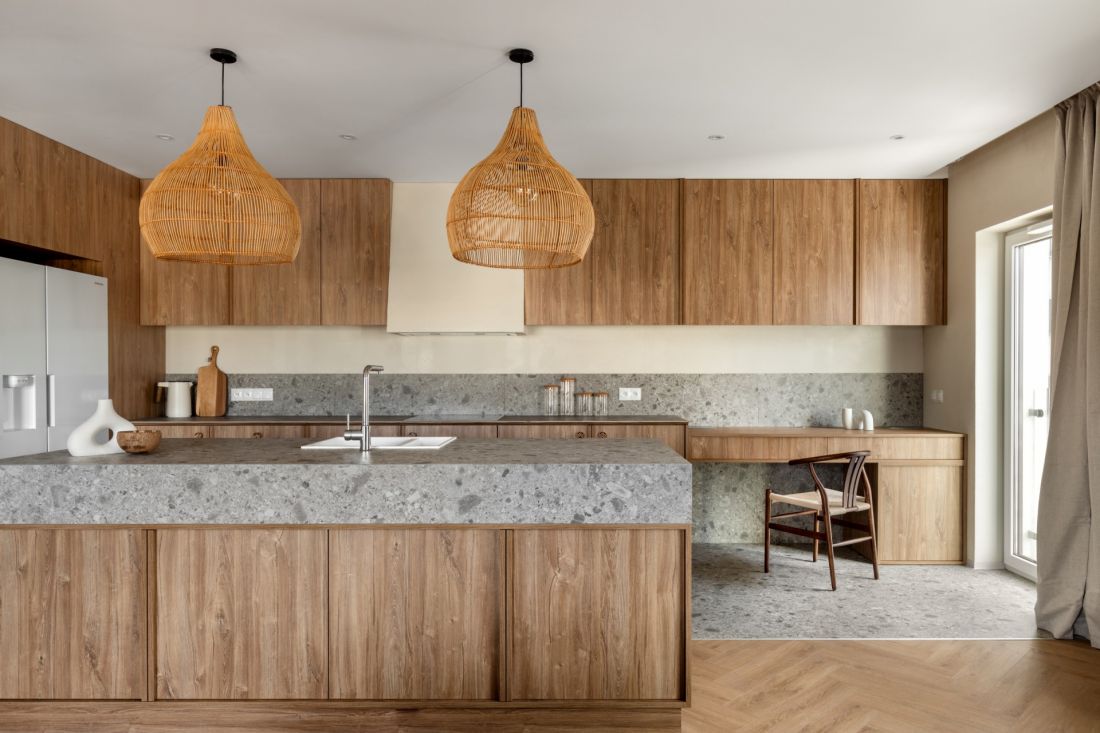 Architekt wyznaczył strefy funkcjonalne za pomocą materiałów wykończeniowych