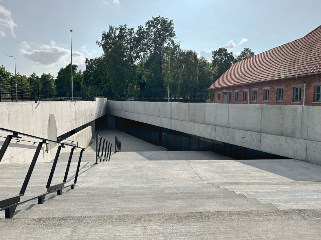 Centrum Obsługi Odwiedzających Państwowe Muzeum Auschwitz-Birkenau w Oświęcimiu