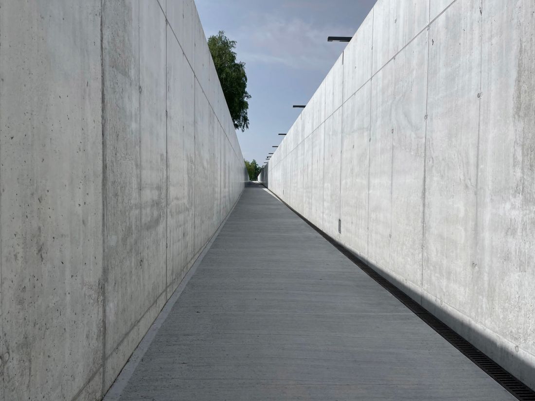 beton, który był ważnym materiałem w przebudowywanym obiekcie dawnej rzeźni, występuje także w innych częściach centrum 