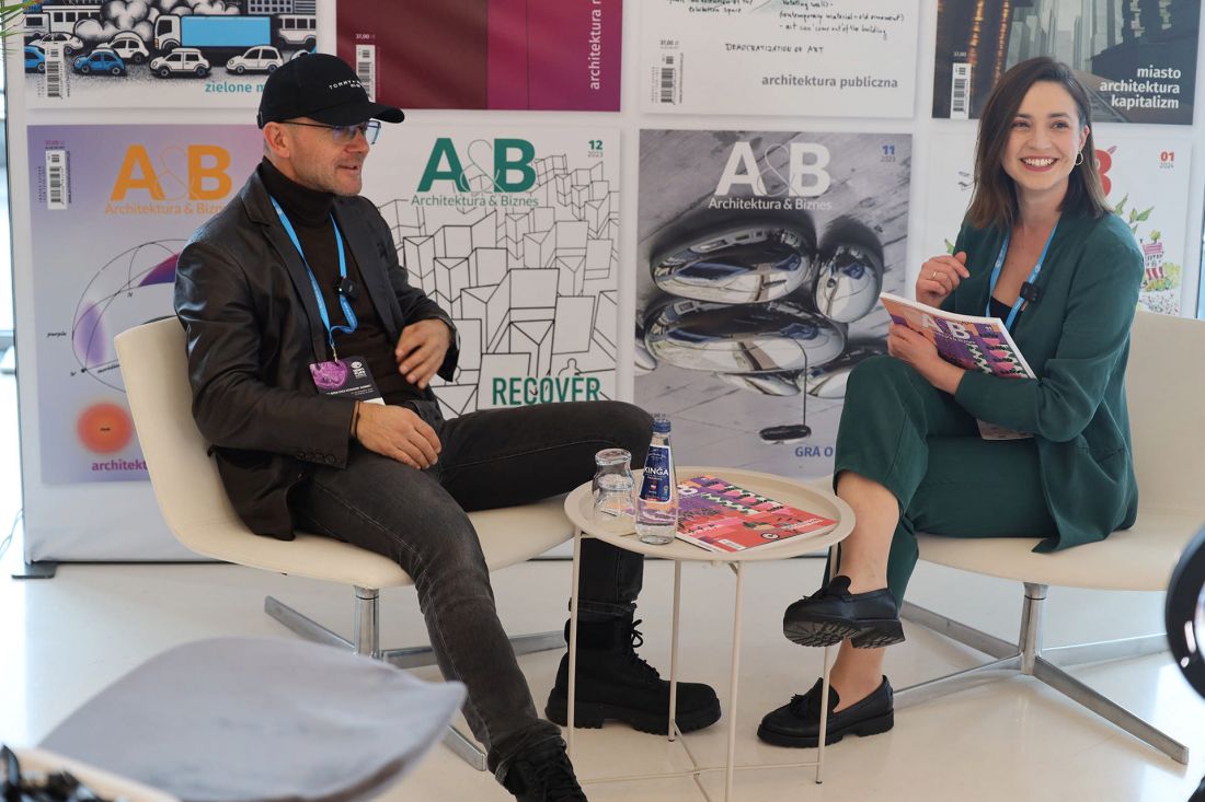 Robert Konieczny, architekt z pracowni KWK Promes, w studio nagrań A&B