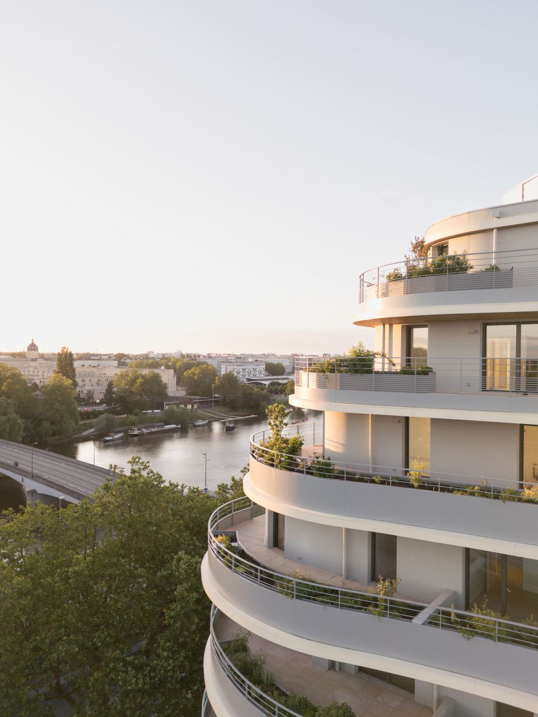 Apartamentowiec Arborescence w Angers, we Francji - widok na zielone tarasy budynku