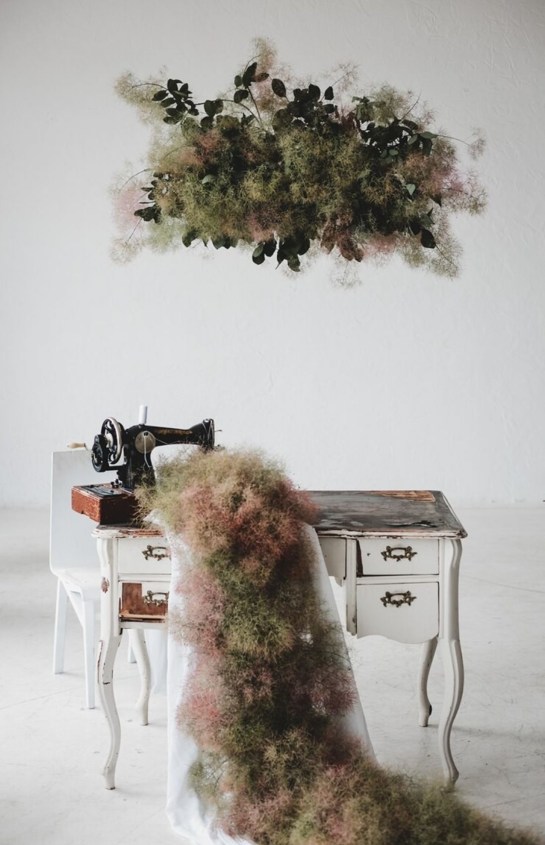 Odnowione meble są kluczowym elementem wnętrza w stylu shabby chic