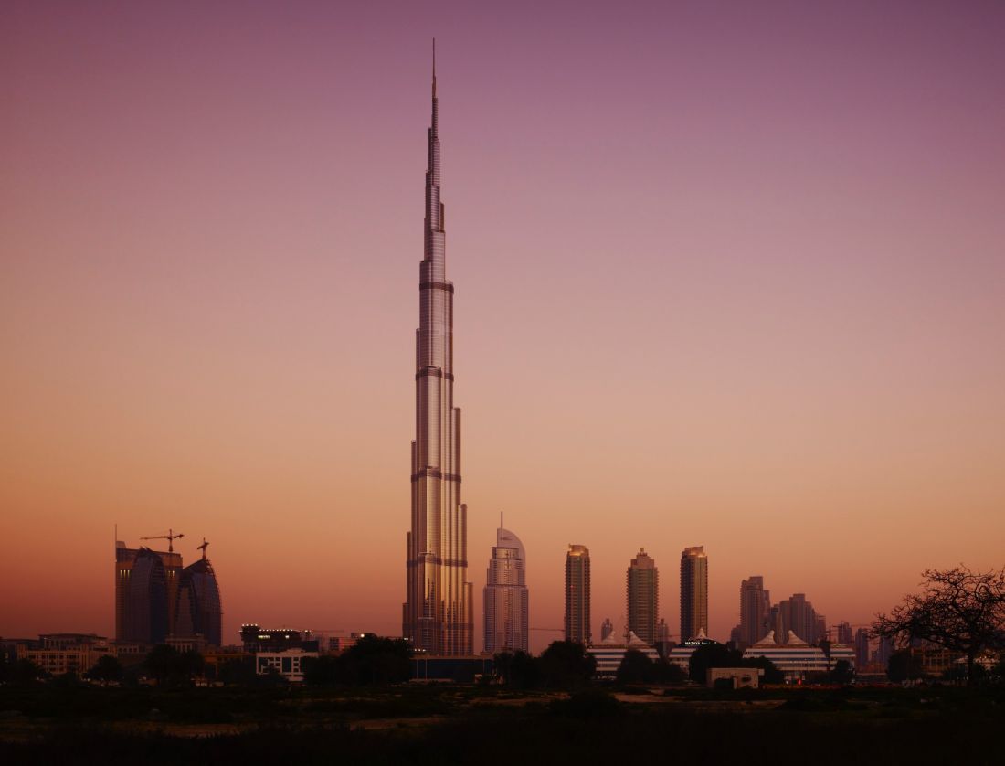 Burj Khalifa (czyt. Burdż Chalifa) w Dubaju o wysokości 828 metrów jest najwyższa budowlą na świecie
