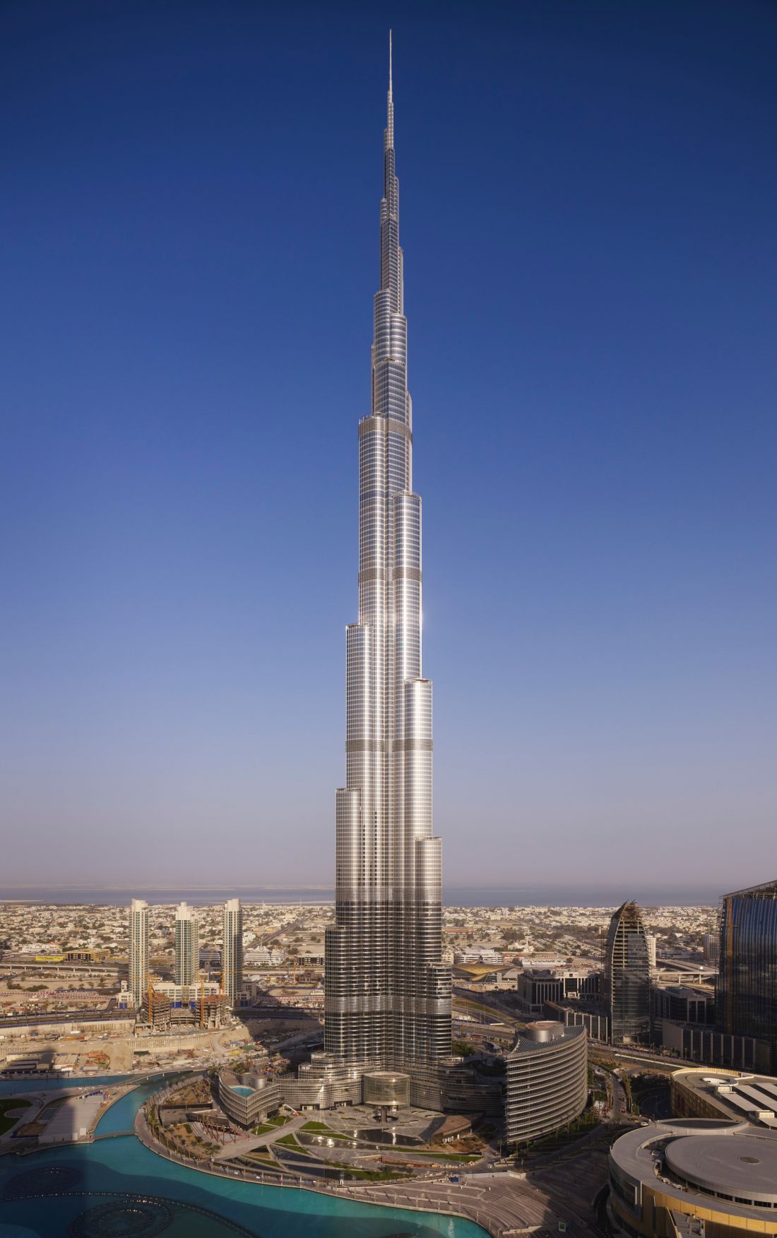 Burj Khalifa (czyt. Burdż Chalifa) w Dubaju został szczegółowo zaprojektowany już na wczesnym etapie prac nad konstrukcją