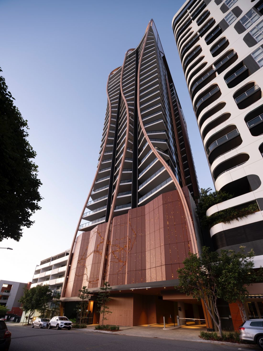 Wieżowiec Upper House w Brisbane, w Australii - w dolnej części budynku znajduje się instalacja Judy Watson