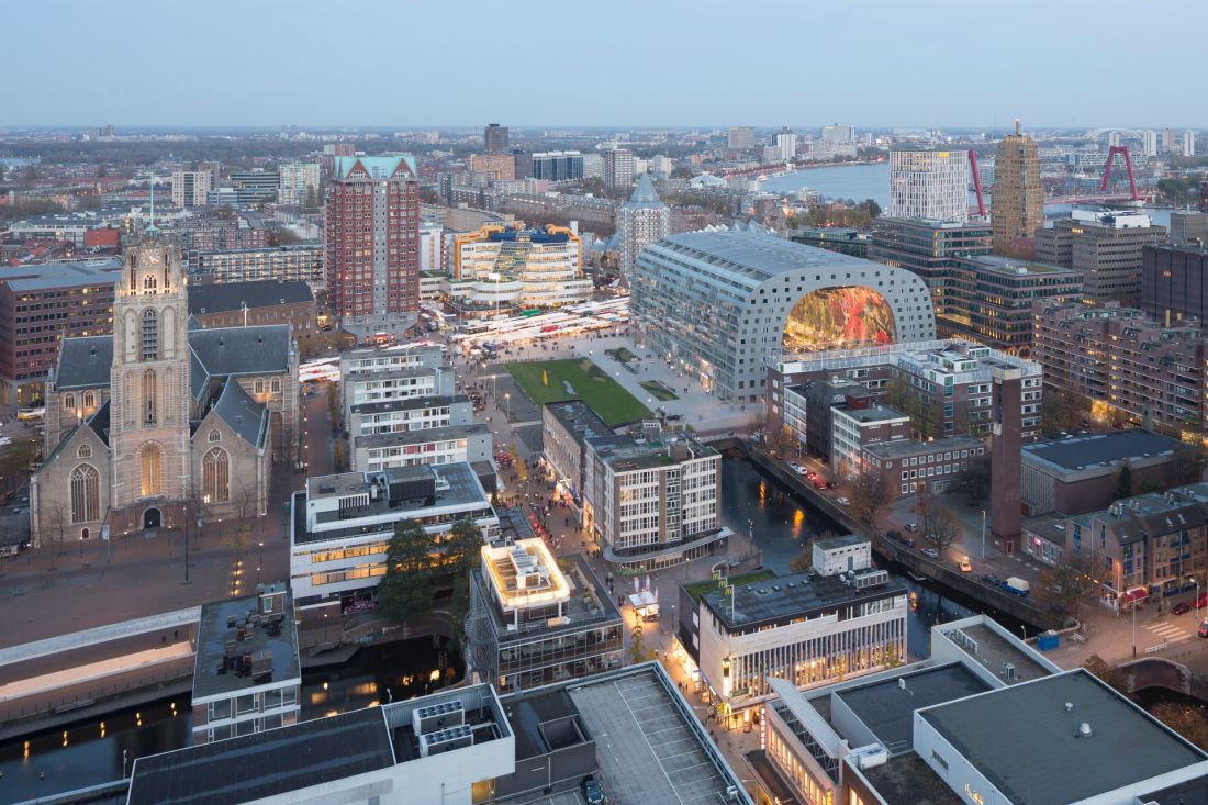 Hala Targowa (Markthal) w Rotterdamie - budynek znajduje się w historycznej dzielnicy Laurenskwartier