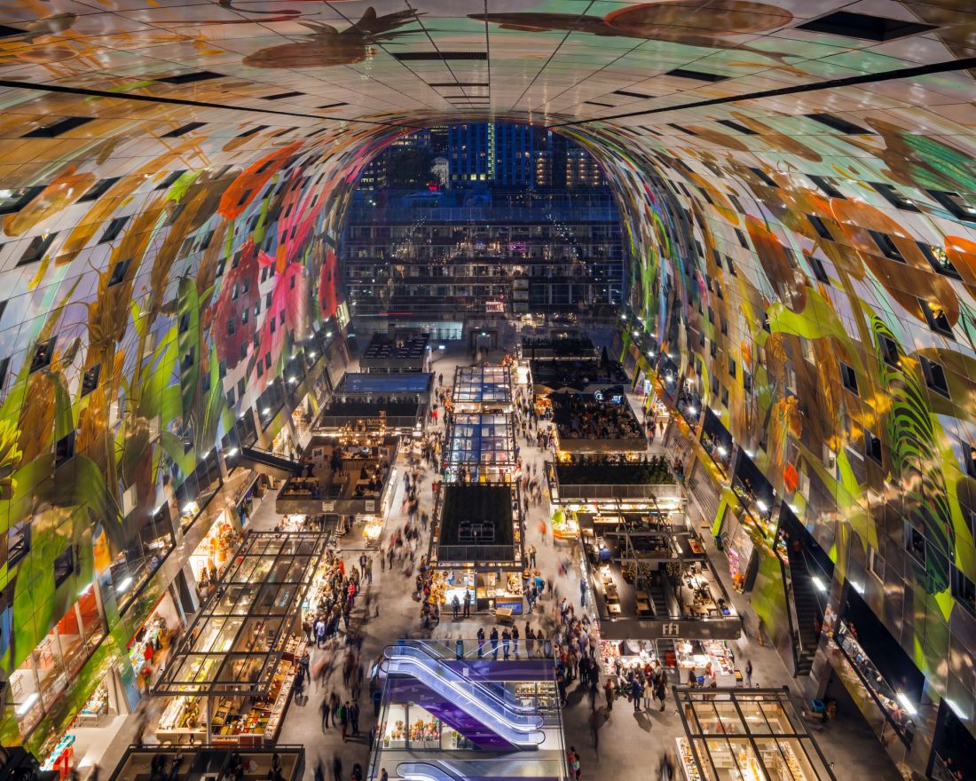 Hala Targowa (Markthal) w Rotterdamie - wewnątrz znajduje się największy mural w Niderlandach