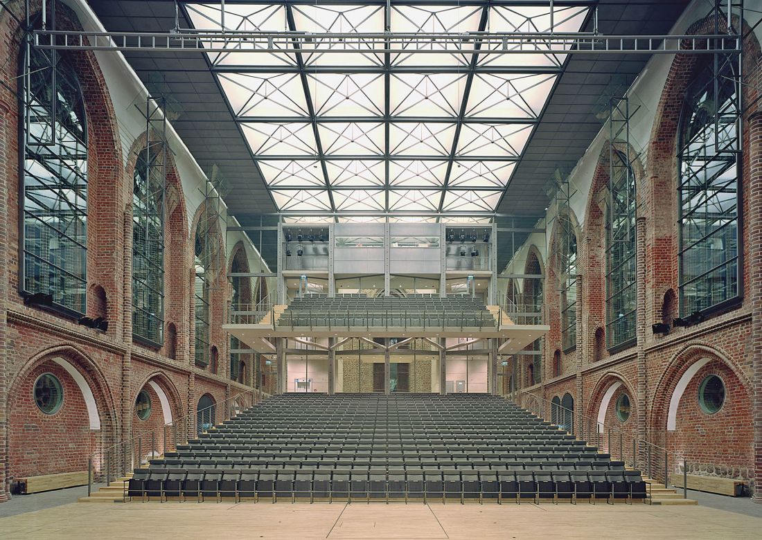 przebudowa kościoła Mariackiego w Neubrandenburgu na salę koncertową, Niemcy, 2001
