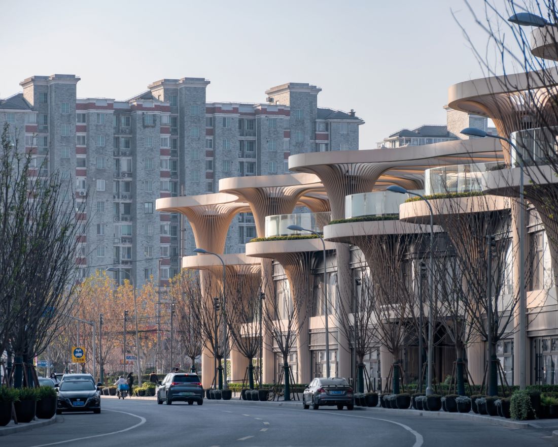 Centrum handlowe Solar Trees w Szanghaju - z biegiem czasu organiczna forma centrum handlowego Solar Trees ma stopniowo zespalać się z promenadą