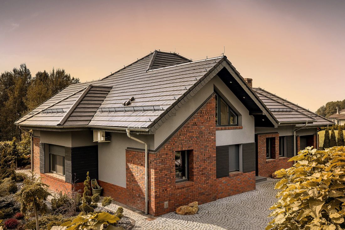 Dachówka ceramiczna Braas Turmalin, kolor antracytowy