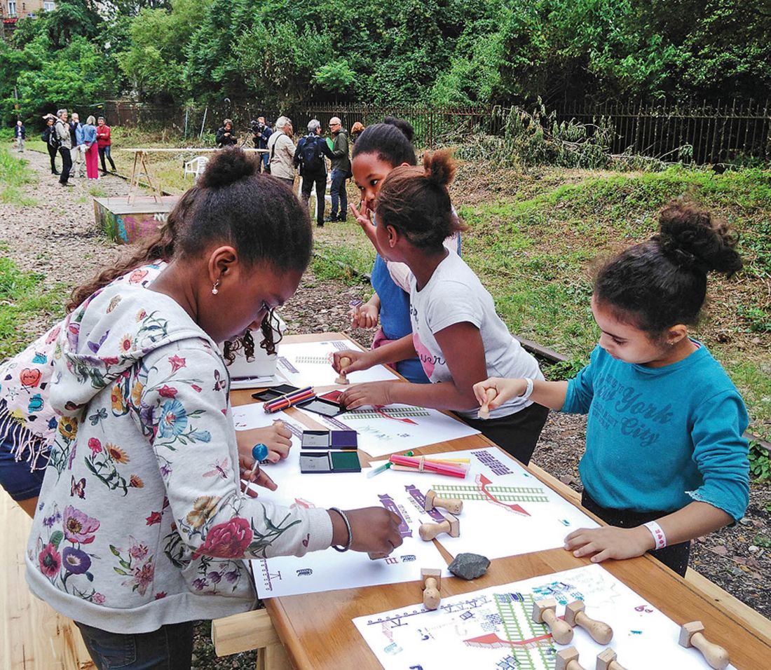 do projektu Ceinturama w miejscu zamkniętej wraz z pojawieniem się paryskiego metra linii kolejowej Petite Ceinture zostali zaproszeni również okoliczni mieszkańcy