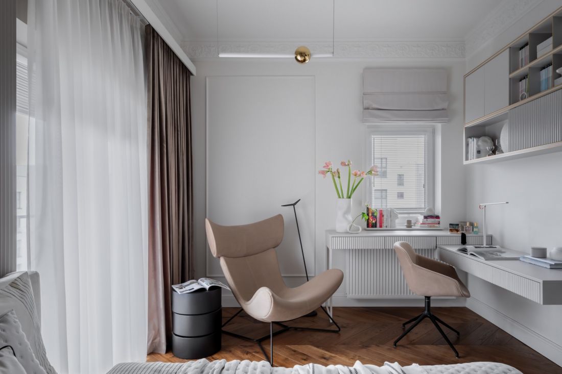 Klasyczna sztukateria nawiązuje do stylu francuskich kamienic