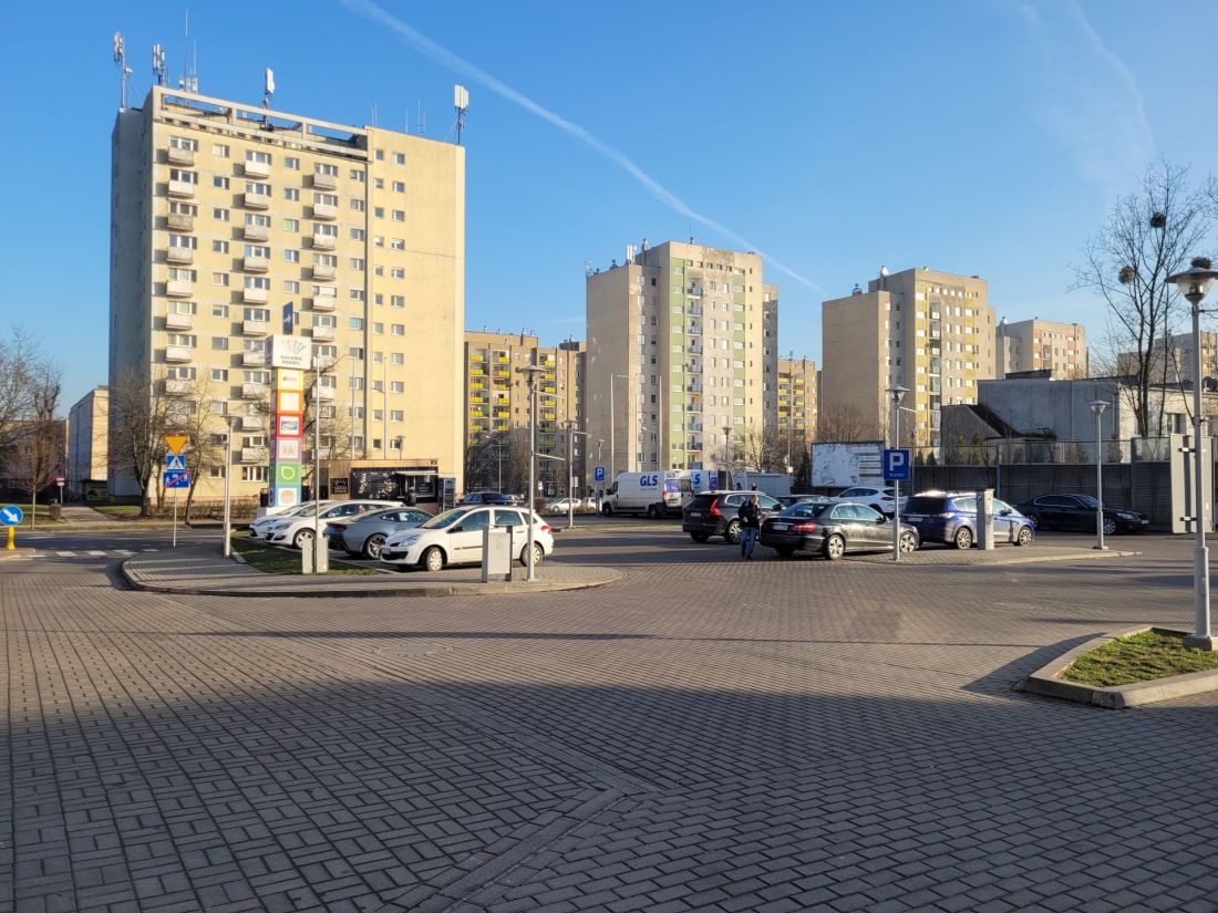 osiedle Dębina z lat 80. XX w, naprzeciw Galerii, 