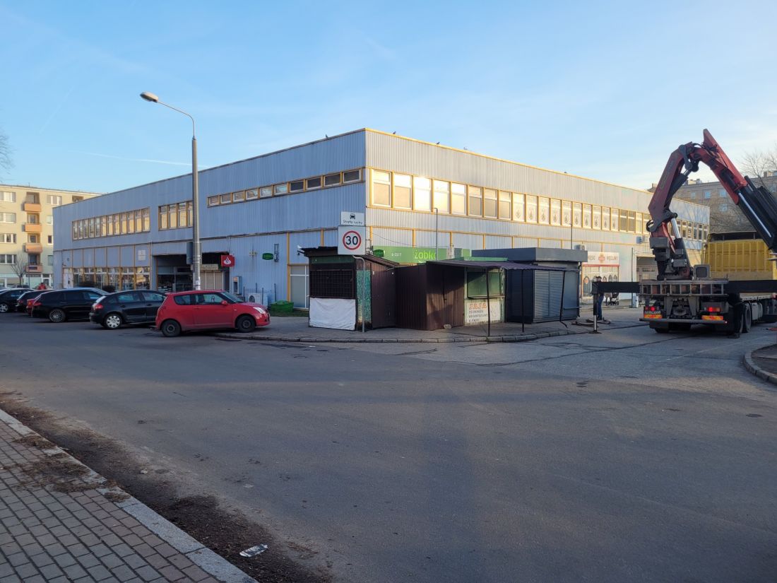 pawilon handlowy obok ryneczku 300 m od galerii Dębiec