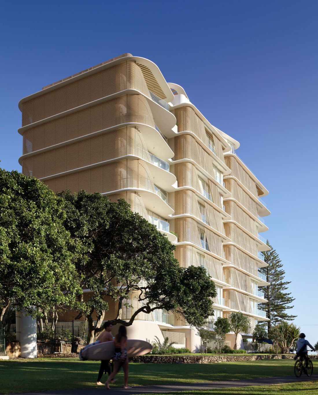 Budynek mieszkaniowy Norfolk w Gold Coast w stanie Queensland w Australii - podobnie jak szyszki chronią nasiona, tak projekt Norfolk zapewnia osłonę mieszkańcom przed żywiołami
