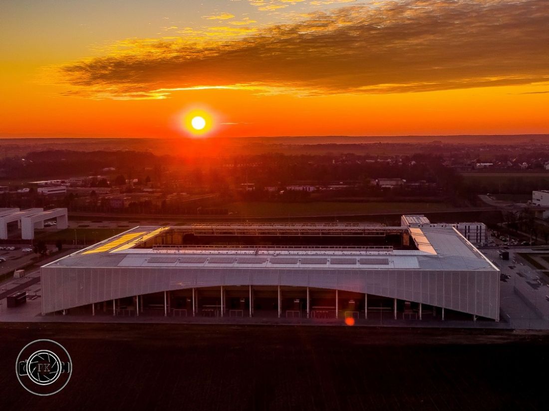 Zachód słońca nad stadionem