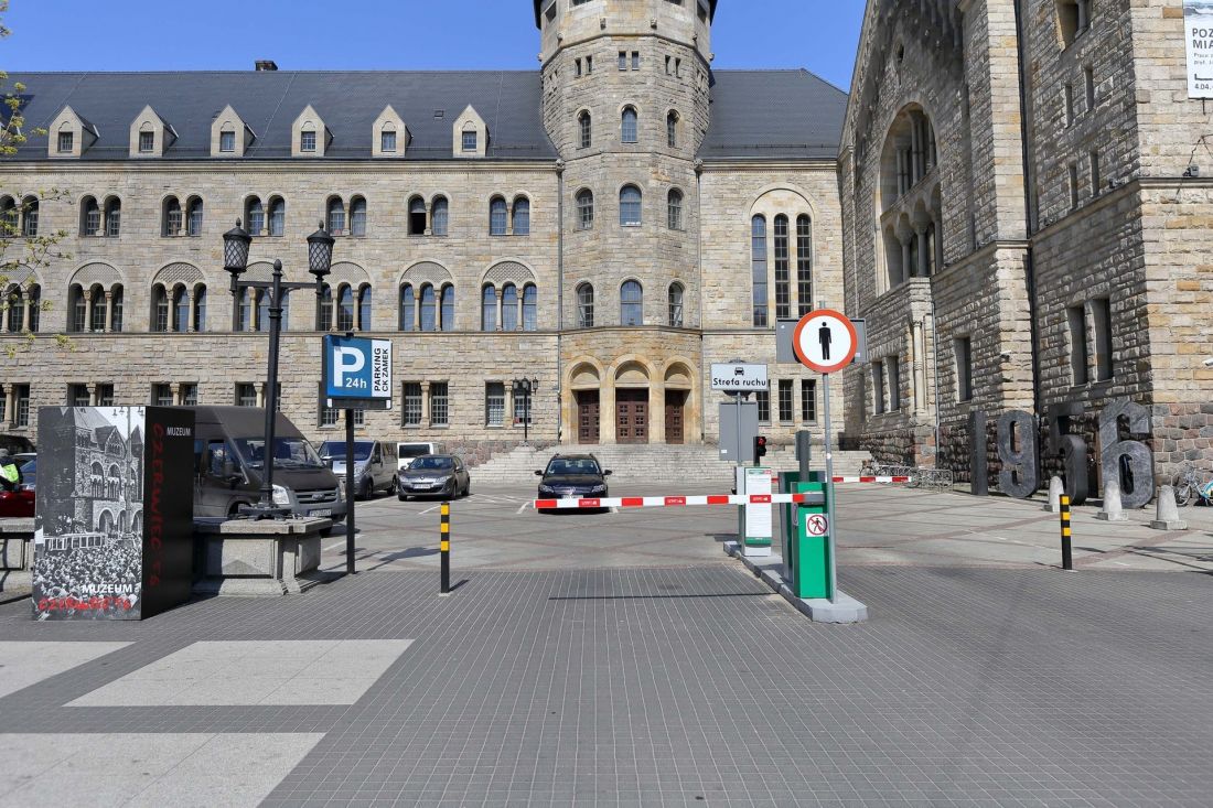 dziedziniec przed CK Zamek w 2019 roku, 