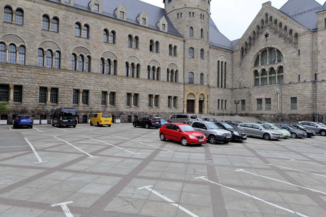 dziedziniec przed CK Zamek w 2019 roku,