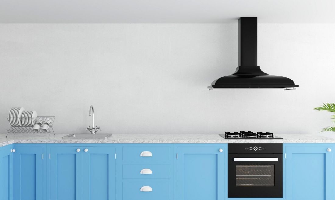 Wybór <span style='color: var(--color-header);'><span style='color: var(--color-header);'><span style='color: var(--color-header);'><span style='color: var(--color-header);'>okap</span></span></span></span>u zależy m.in. od układu kuchni, stylu wnętrza oraz możliwości montażowych