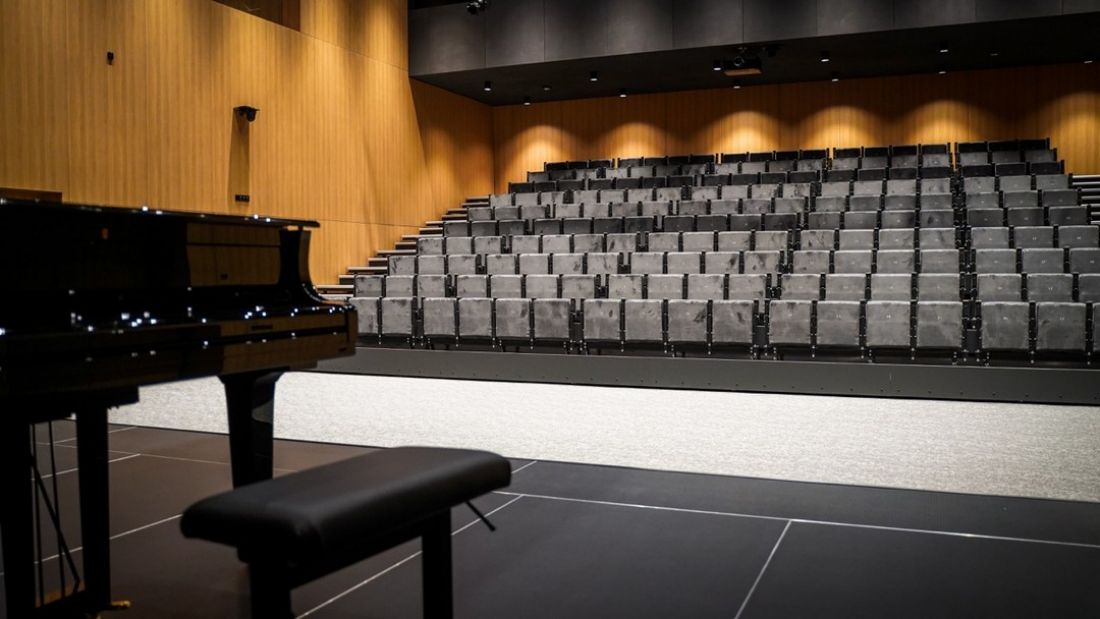 Sala główna ze sceną i widownią