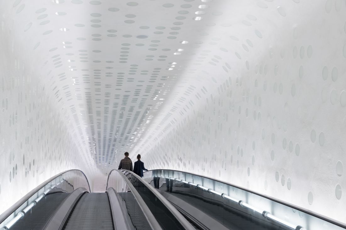 Elbphilharmonie w Hamburgu, Niemcy - do budynku prowadzą 82-metrowe schody ruchome
