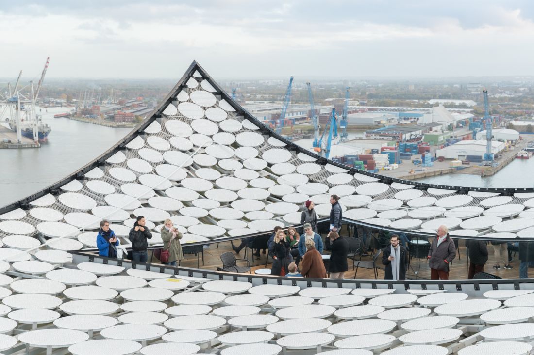 Elbphilharmonie w Hamburgu, Niemcy - taras z widokiem na miasto 