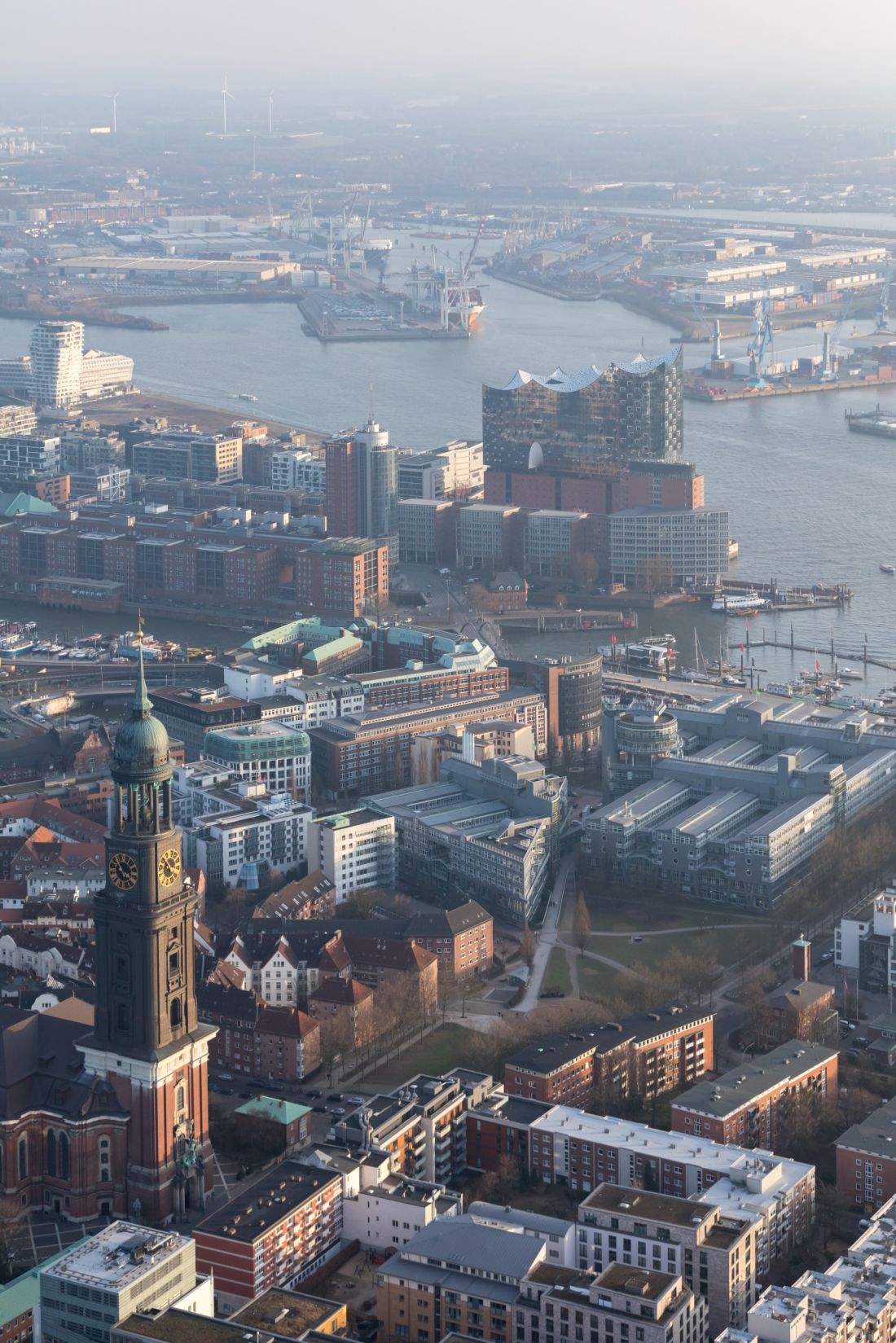 Elbphilharmonie w Hamburgu, Niemcy - widok na bryłę z lotu ptaka