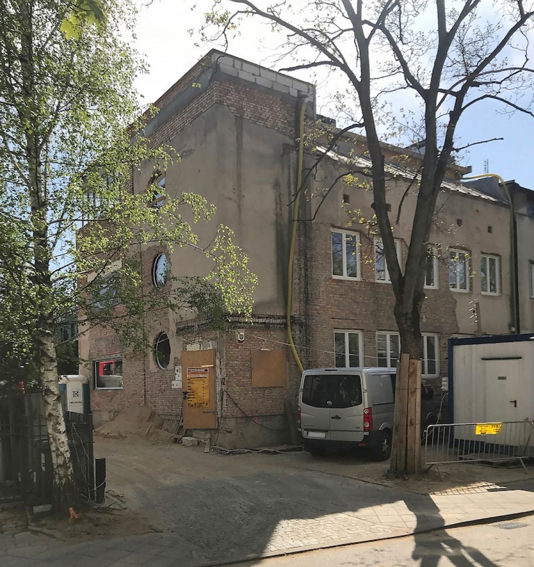 Podczas przebudowy domuzastosiowano zaawansowane systemy podparcia i stabilizacji gruntu