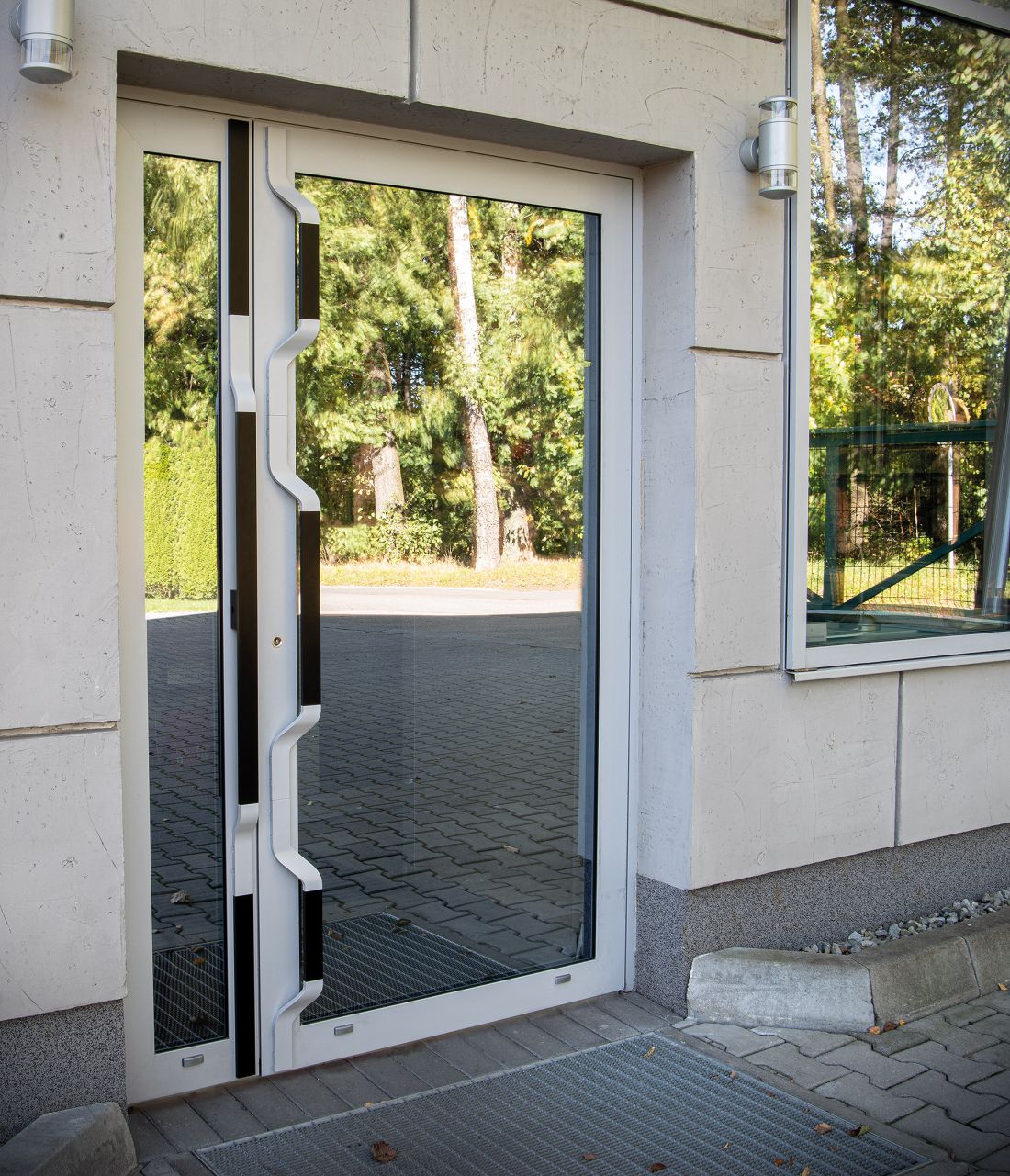 Multiplikacja uchwytów modułowych - rzeźby na drzwiach