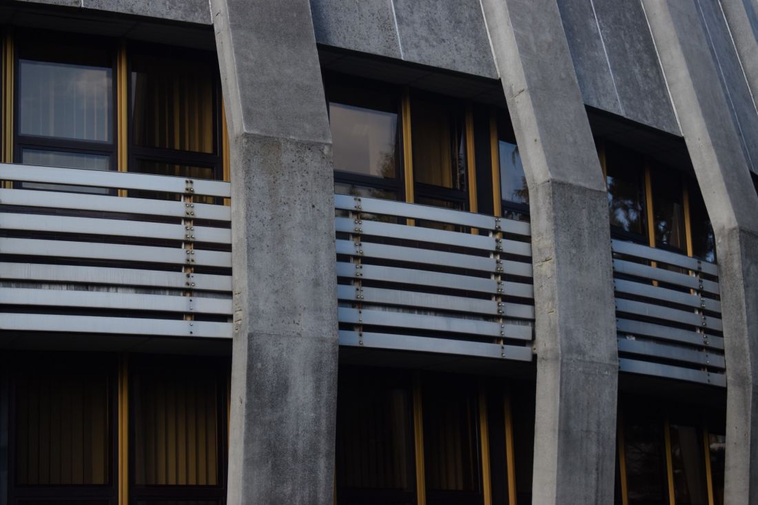 Modernistyczna rotunda PKO na Kapelance w Krakowie