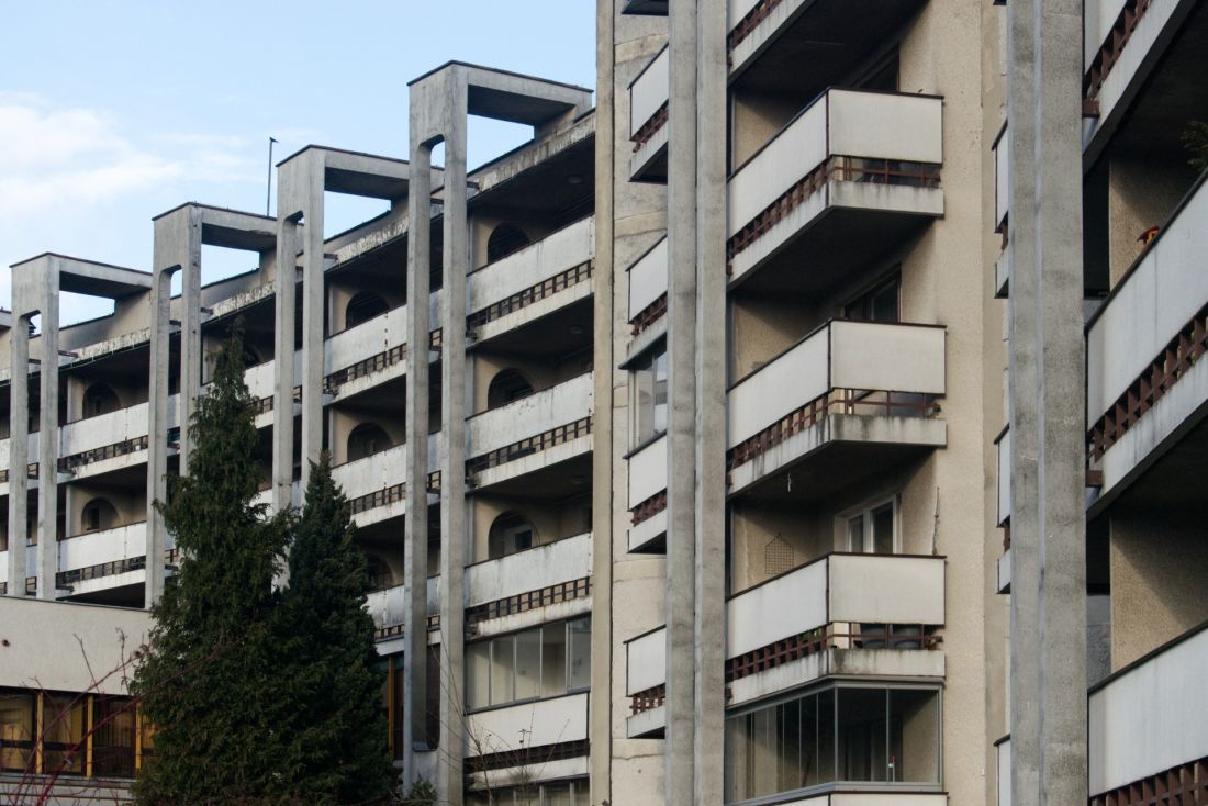 Modernistyczna rotunda PKO na Kapelance w Krakowie