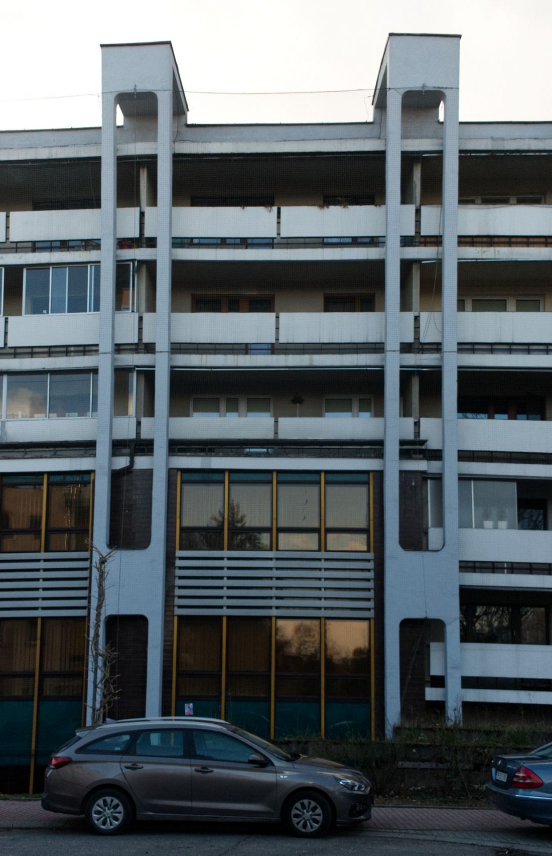Modernistyczna rotunda PKO na Kapelance w Krakowie
