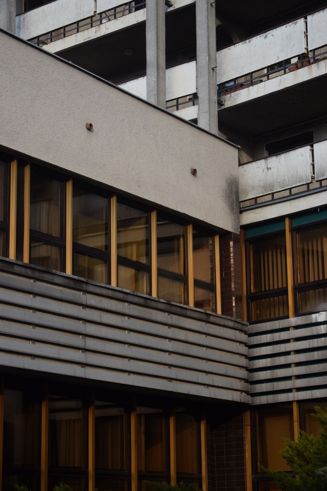 Modernistyczna rotunda PKO na Kapelance w Krakowie