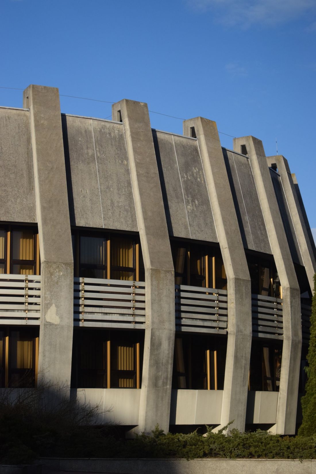 Modernistyczna rotunda PKO na Kapelance w Krakowie