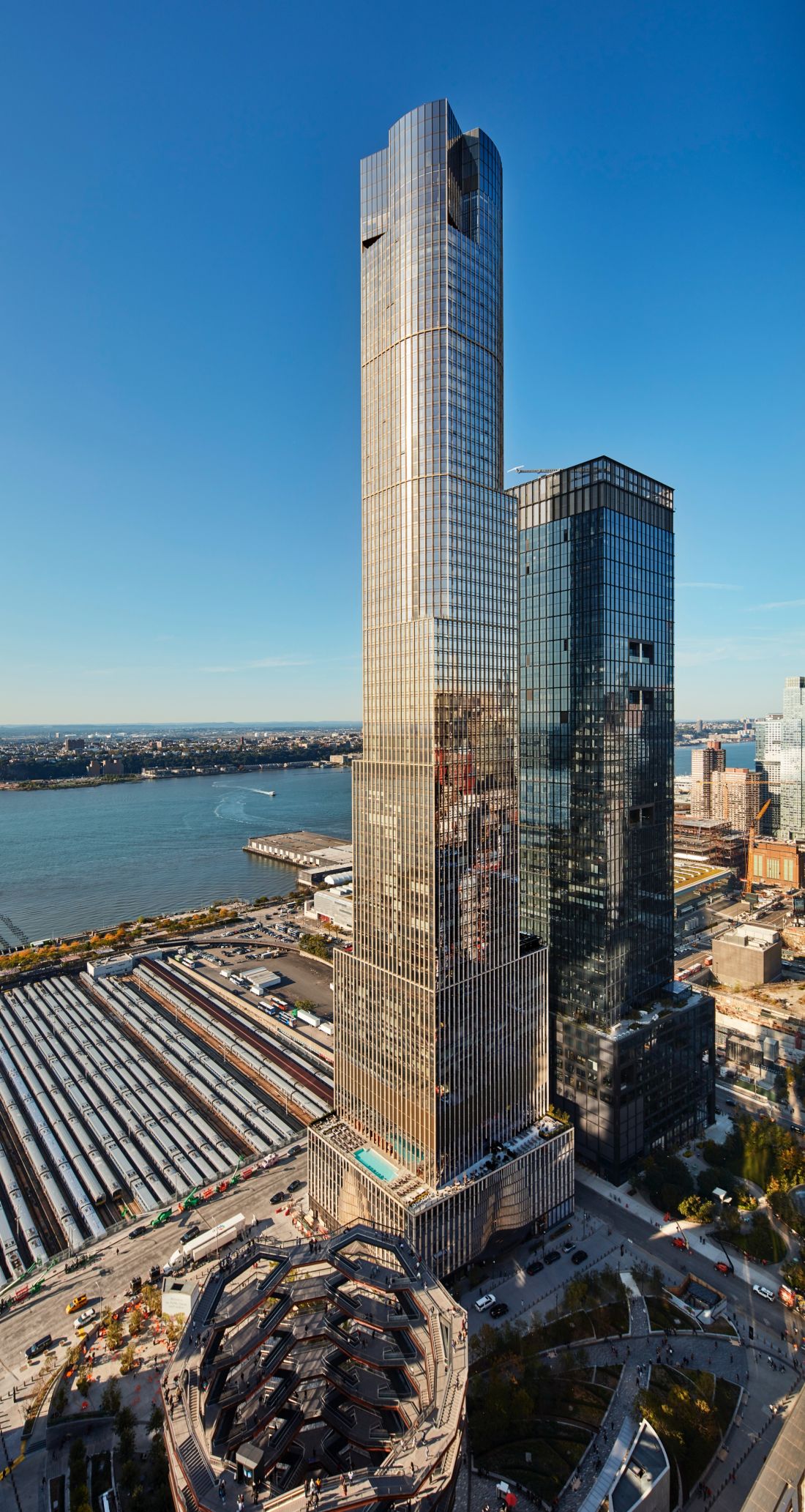 35 Hudson Yards to wieżowiec mierzący 304 metry, oferujący blisko 93 tysiące metrów kwadratowych powierzchni użytkowej