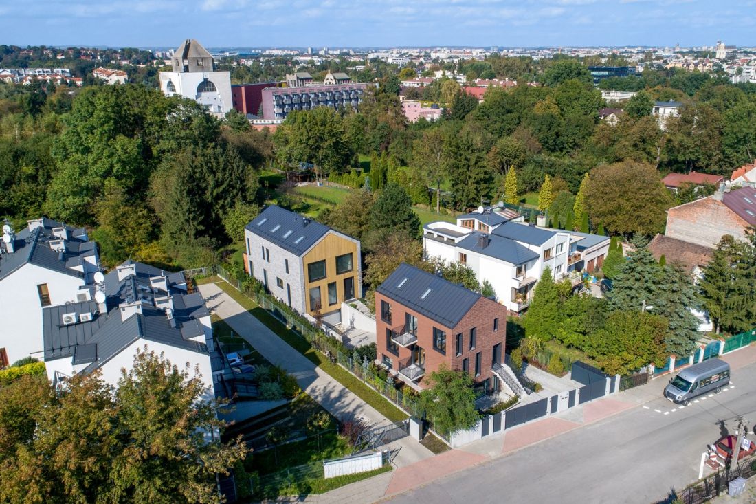 Dom z Jabłonią - widok z lotu ptaka 